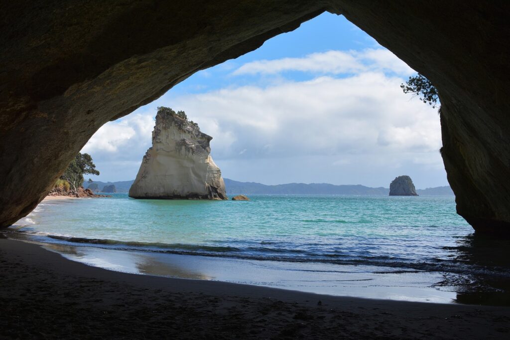 cathedral-cove-1592274_1280